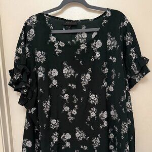 Lane Bryant green gray & white floral top with ruffle sleeve sz 26